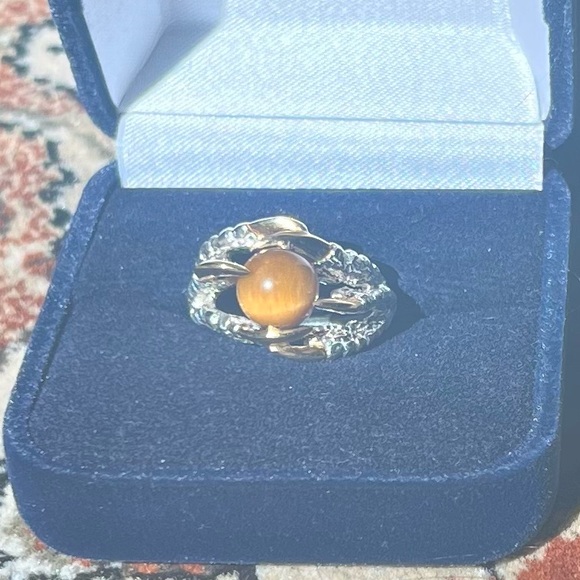 Tessa Metcalfe The Pearl of London Ring - Tiger’s Eye - Picture 3 of 4